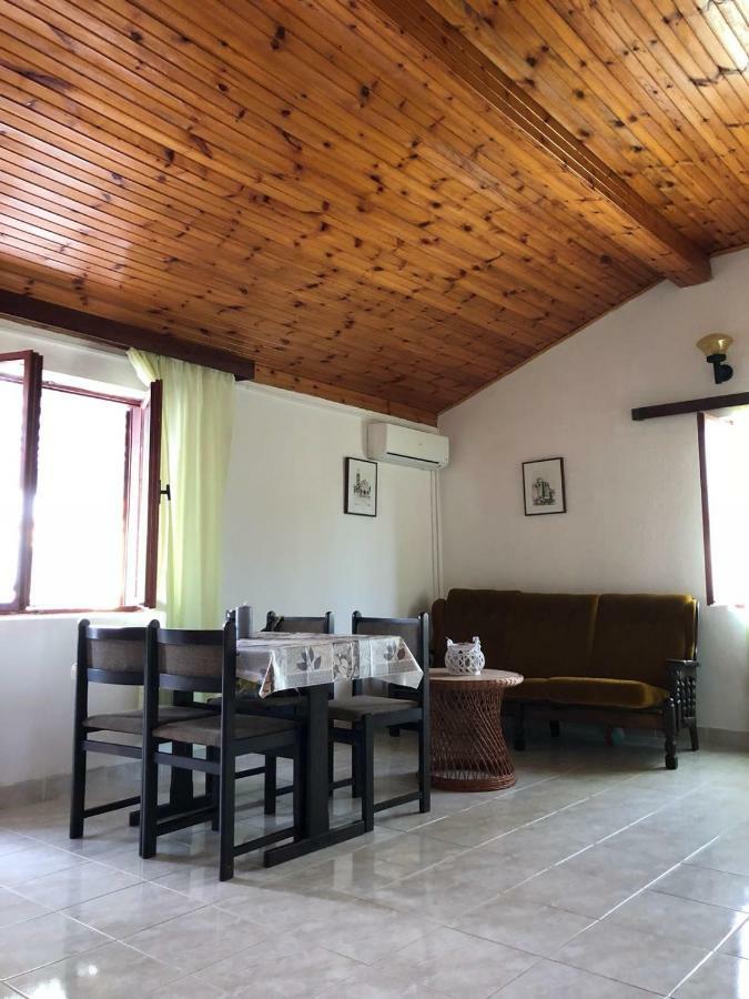 .....Und Der Hund Darf Mit Apartment Privlaka  Exterior photo